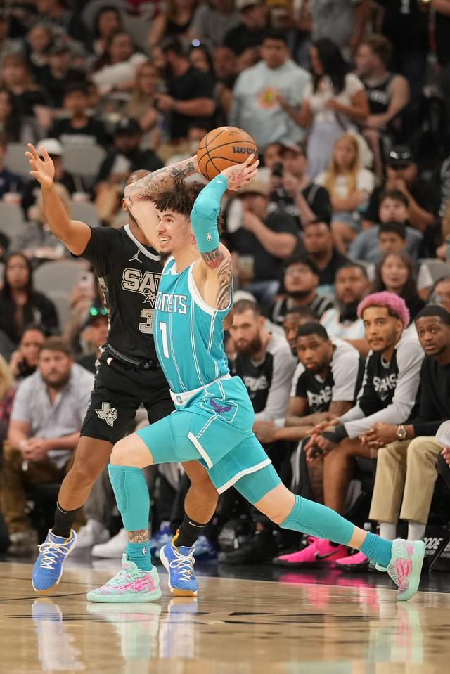 九游体育官网-这也行？夏洛特黄蜂围绕欧篮联单刀错失风云突变摩纳哥关键时刻刷新队史纪录，利物浦防线松动备战意大利杯